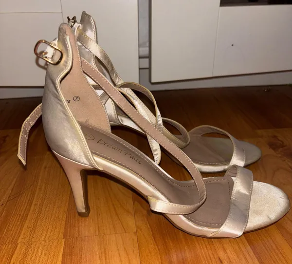 Amazon Heels - Image 2