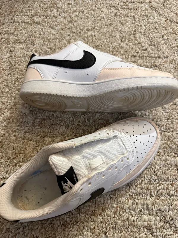 Nike shoes  - Image 2