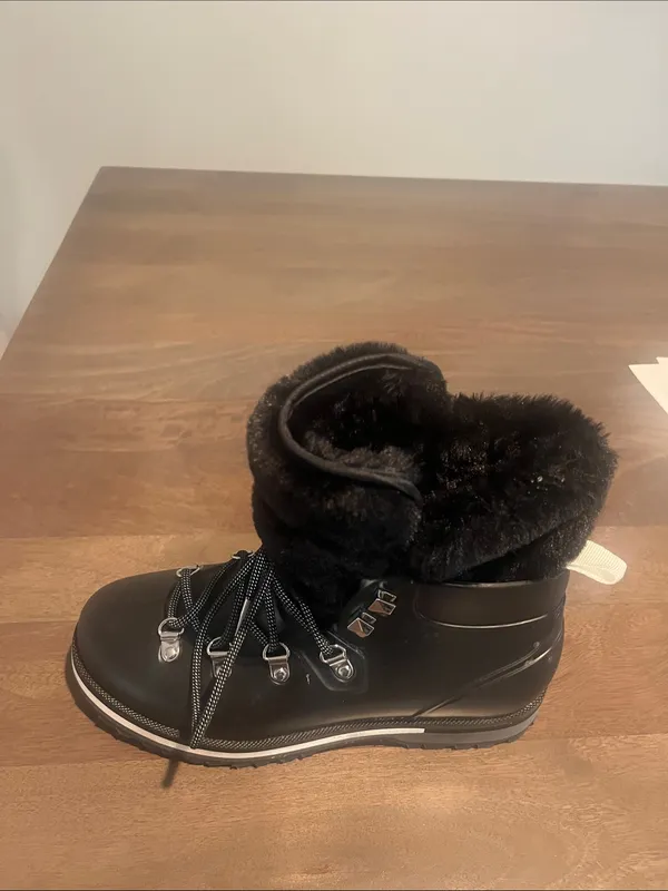 Michael Kors Black Faux-Fur Lace-Up women’s Boots Sz 7 - Image 6
