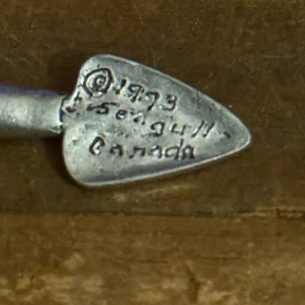 Vintage 1993 Seagull Canada gardening keychain - Image 5