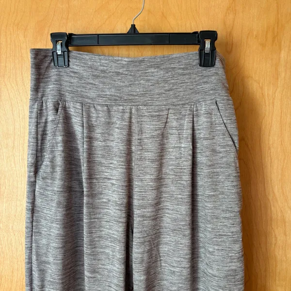 Vuori Performance Jogger Women Large Gray Heathered Pleated High Rise‎ Pants - Image 2