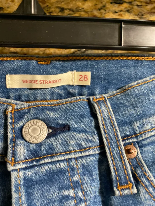 Levi's Size 28 - Image 7