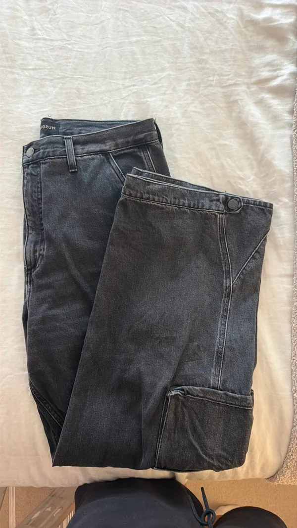 The Denim Forum aritzia the 90’s Millie hi-rise Cargo - Image 4