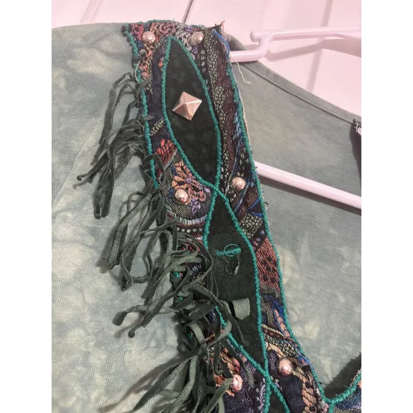 B.U.S.‎ Top Western Boho Green Tie Dye Fringe Studded Concho OS - Image 3