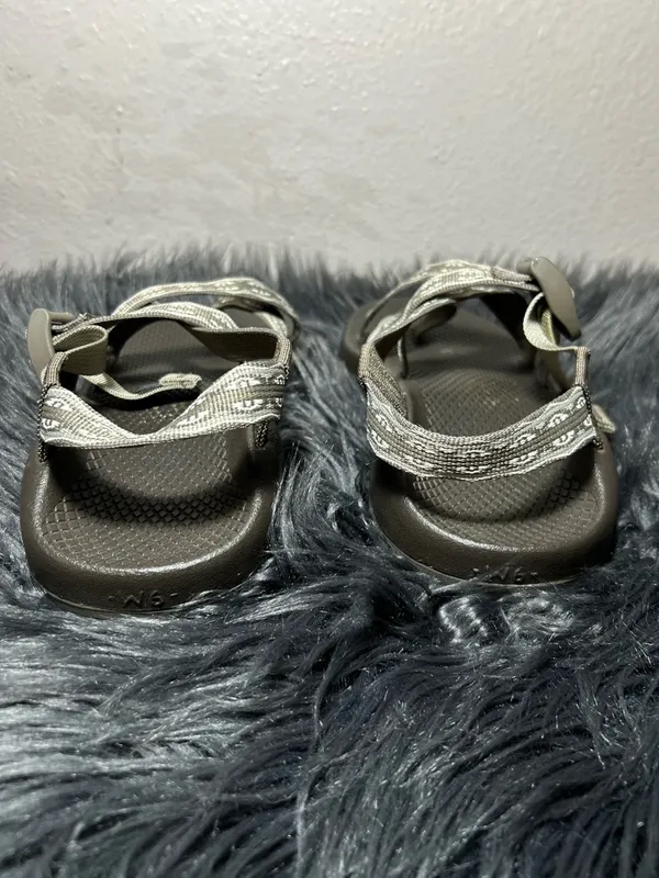 Chaco Women's Z2 Classic Mayan Bungee Cloud Adjustable Sandal Taupe Chaco Sz6 - Image 5