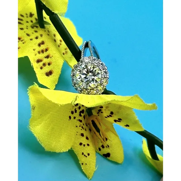 1 carat Moissanite Round Cut Ring with Accents Size 8 - Image 3