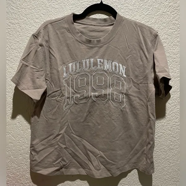 Lululemon Relaxed Fit Cotton Jersey T-Shirt Top Beige Tan 1998 Graphic Tee - Image 2