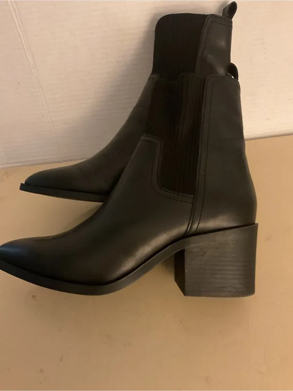 Steve Madden women black leather Chelsea short boots US 8.5 - Image 12