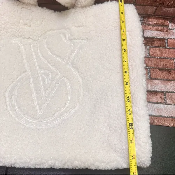 Victorias Secret Ivory VS Logo Sherpa Tote Bag - Image 5