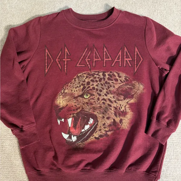 Def Leppard Women’s Maroon Band Graphic Sweatshirt Crewneck - Size Small - Image 3
