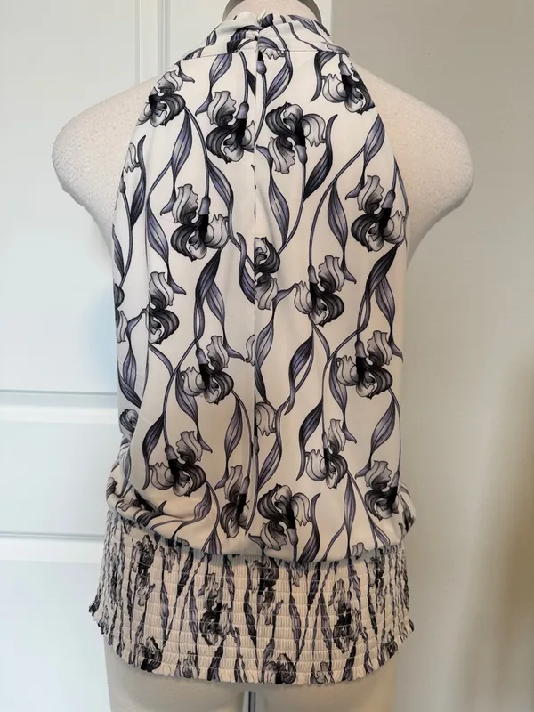 White House Black Market blue floral top sz S - Image 2
