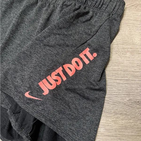 •NIKE• SHORTS - Image 2