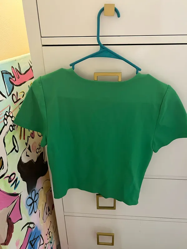 Aritzia Kelly Green Babaton Contour Crew Tee - Image 4
