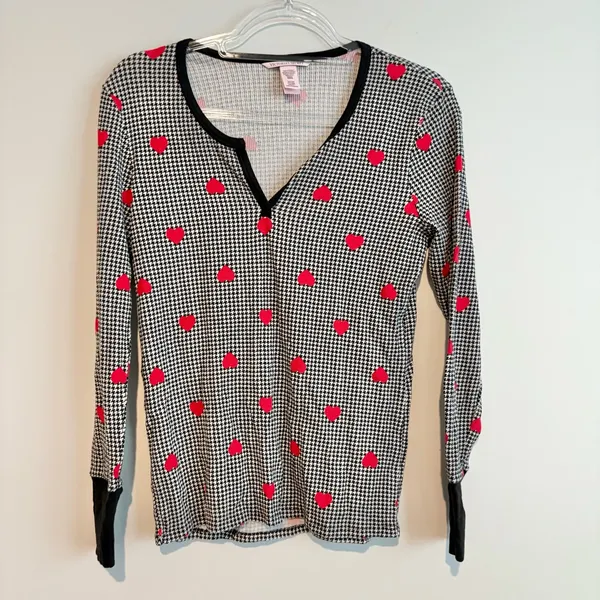Victoria’s‎ Secret She Loves it Heart Print Thermal long sleeve pajama top small - Image 2