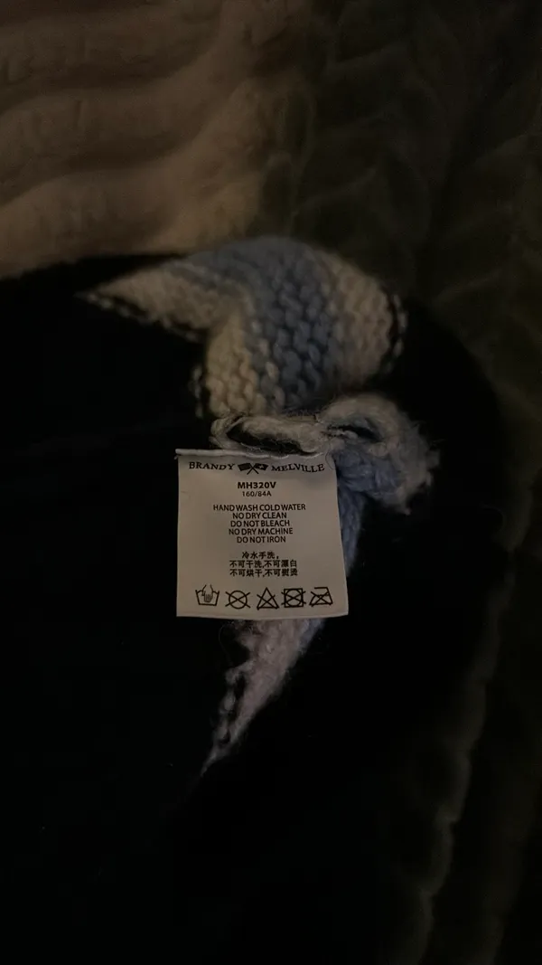 Brandy Melville Sweater - Image 5