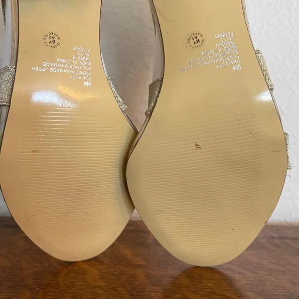 Liz Claiborne Gold‎ Heels - Image 6