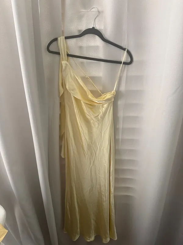Selfie Leslie One-Shoulder Satin Slip Dress in Pale Yellow - Image 5