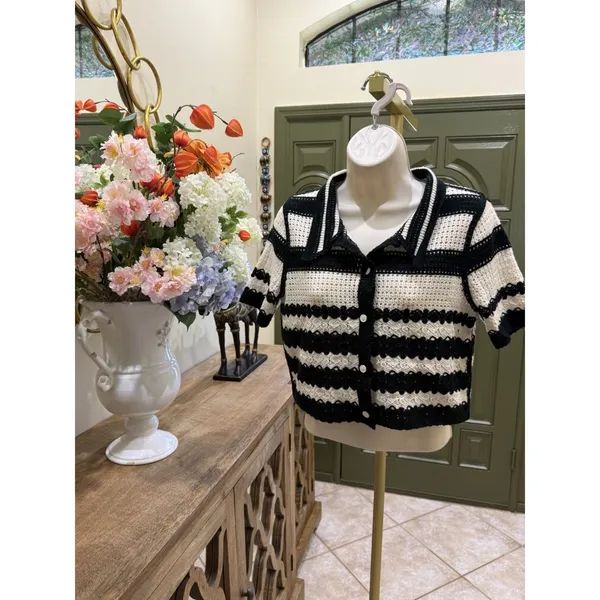 Cream & Black Crochet Knit Polo Crop Top – Size Medium - Image 2