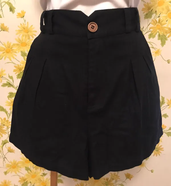 Black high waist pleated short size L - Image 2
