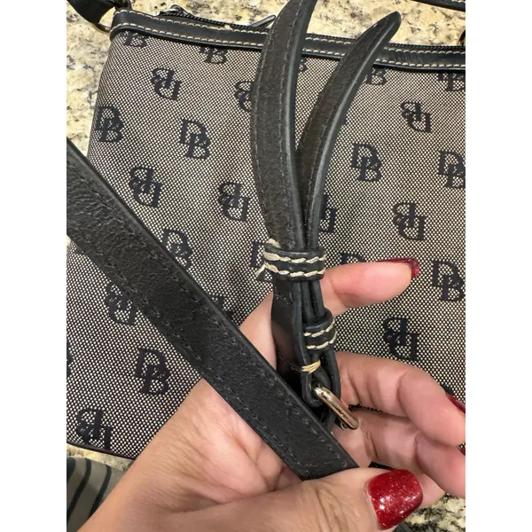 Dooney Bourke Messenger Crossbody Shoulder Bag Logo Canvas Leather‎ - Image 4