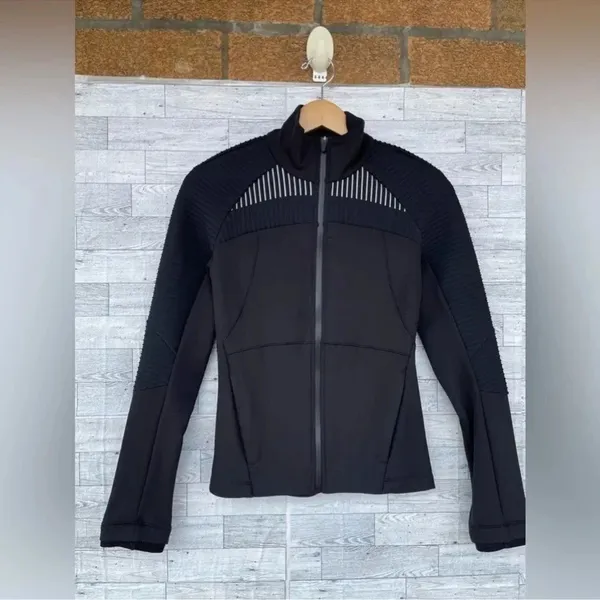 Lululemon Chill Going Strong Jacket size 4 - Image 5