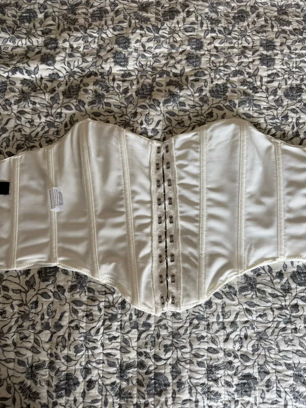 White Fox Boutique Corset - Image 4