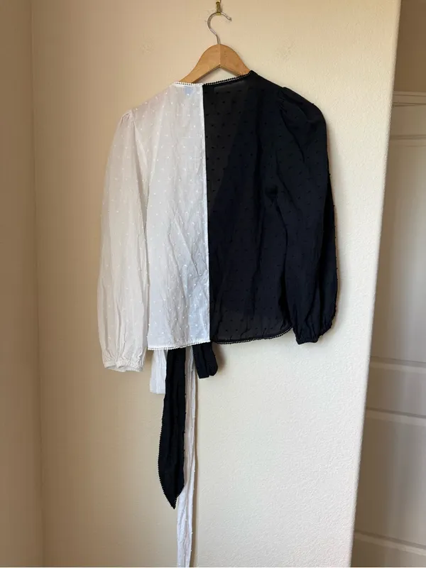 Farm Rio Colorblocked Wrap Blouse Black and White Size S - Image 2