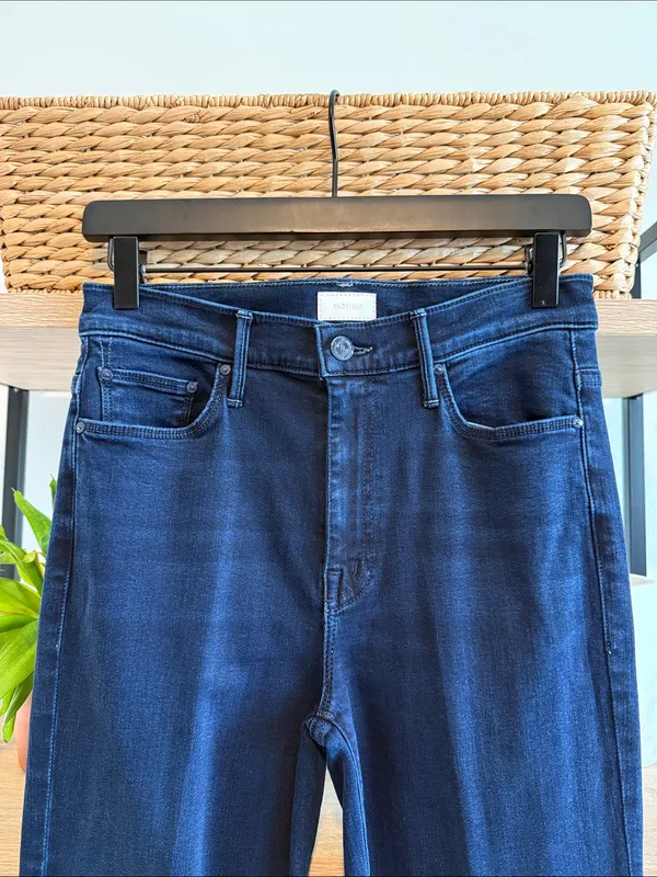 MOTHER The Weekender Fray in Chip On My Shoulder Dark Wash MidRise Flare Jean 28 - Image 4