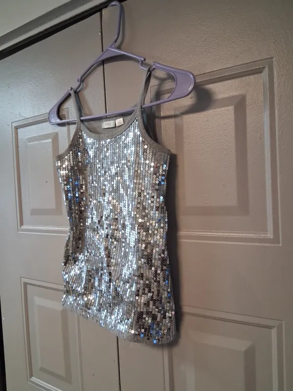 Piper heavily sequined sleeveless tank y2k 2000s top in gray and silver size small. - Image 2