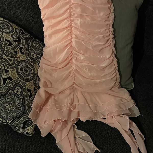 SheIn Pink,silk party dress with lots of frills. Size small. Never worn. Barbiecore - Image 4