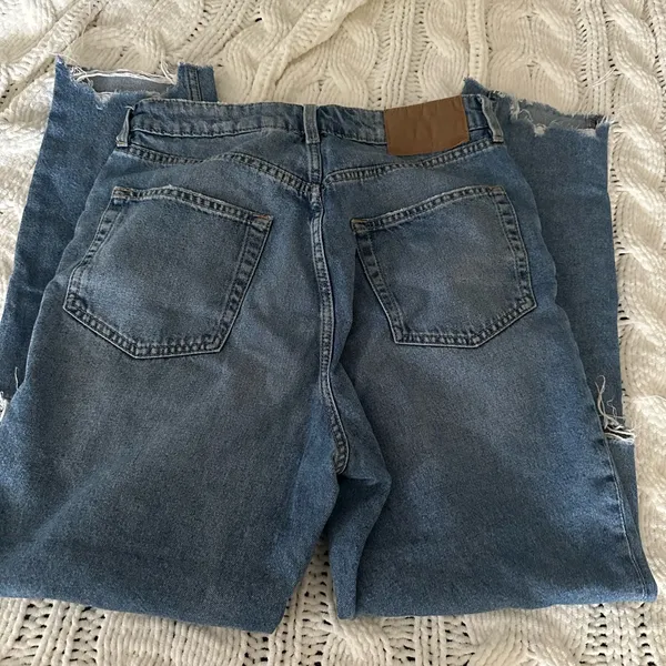 H&M Blue Distressed Boyfriend Jeans - Image 4