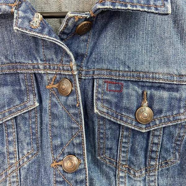 Adam Levine medium wash denim cotton pocket sleeveless button front‎ vest small - Image 5