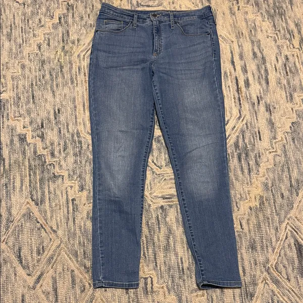 Universal Threads Women's High-Rise Skinny Jeans - Medium Wash Size 8/29 - Image 2