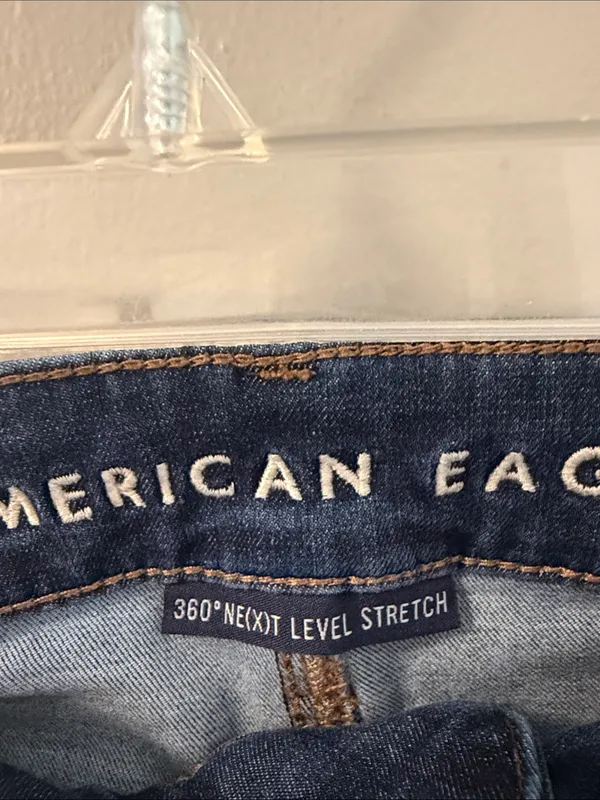 American Eagle High Rise Distressed Jegging - Size 6R - Image 4