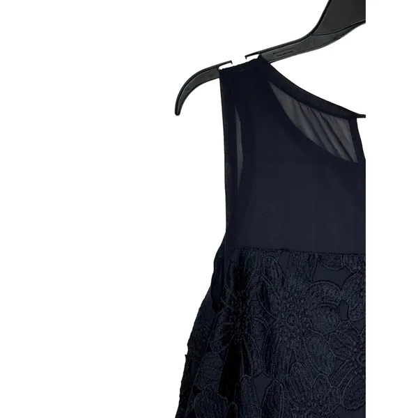 Ann Taylor Women's Top Embroidered Floral Sleeveless Tie Back‎ Crew-Neck Medium - Image 8