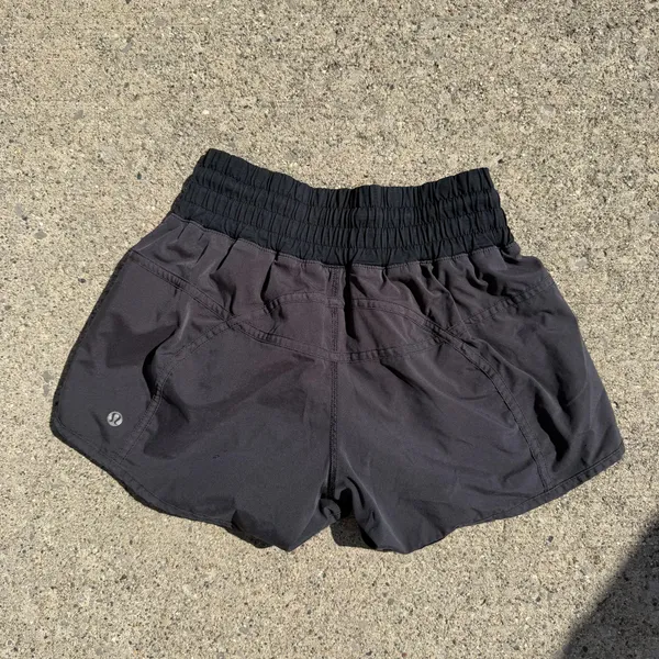 Lululemon Tracker 4” Running Shorts Size 6 - Image 3