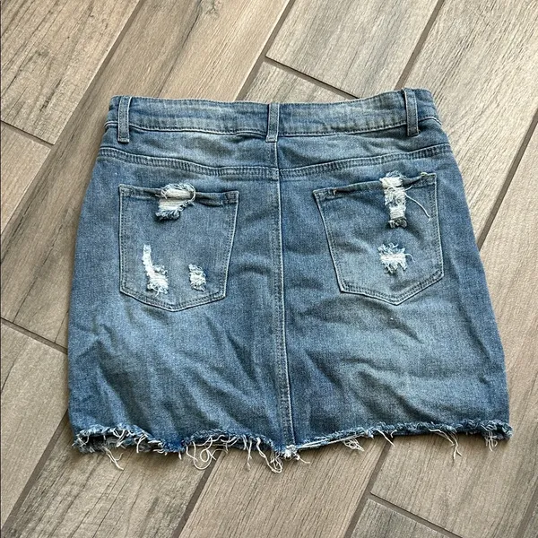 Trendy Blue Distressed Mini Skirt Size M - Image 4