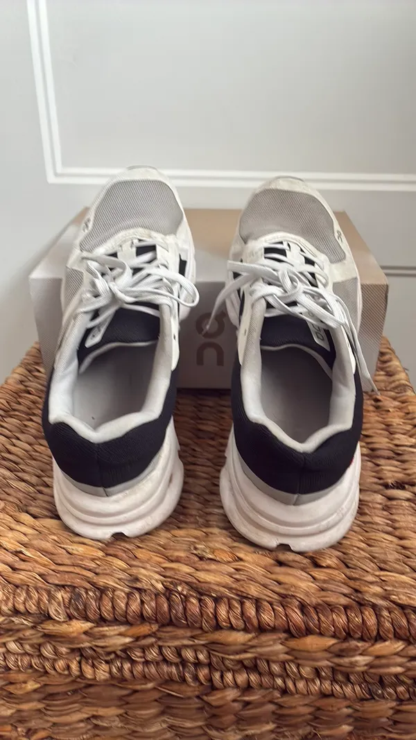 On Cloud Running Shoes - Image 2