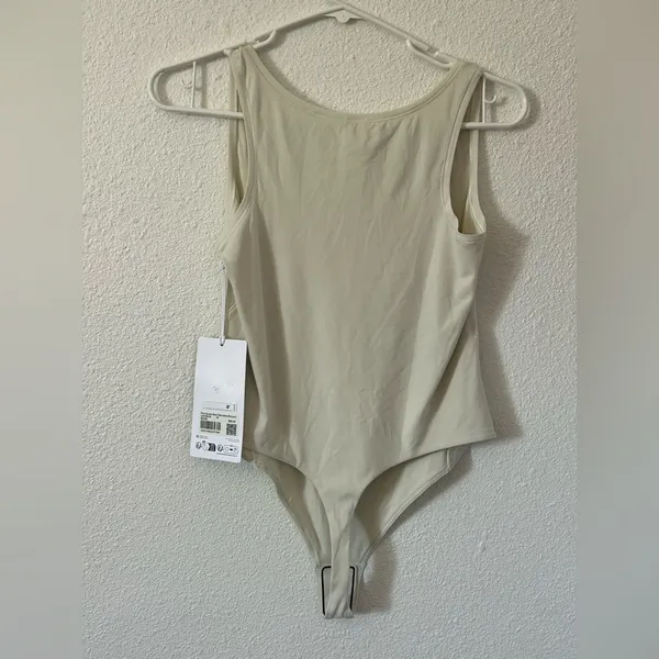 Lululemon Wundermost Nulu Square-Neck Sleeveless Bodysuit in bone sz M nwt - Image 11