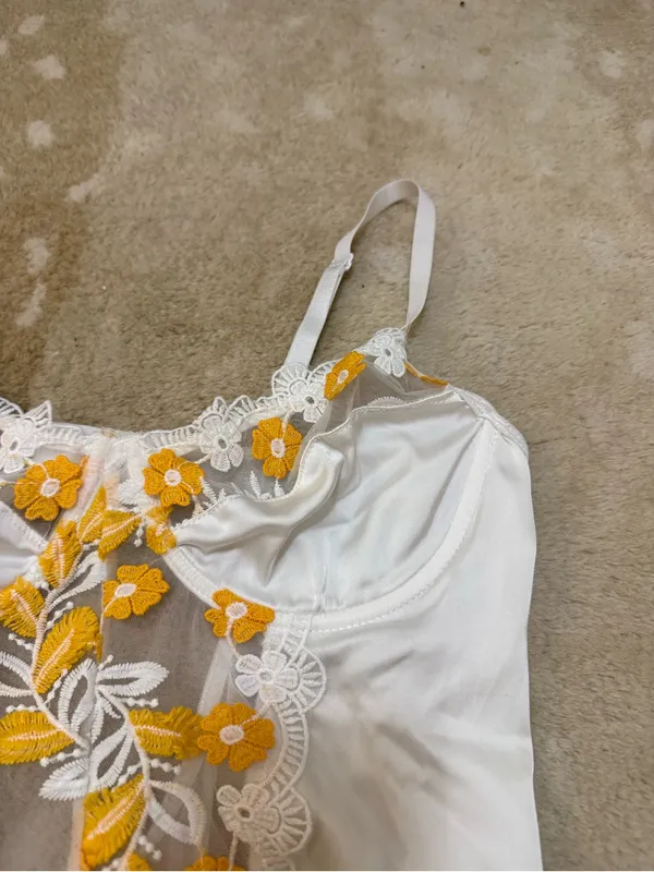 White Satin Floral Embroidered Mesh Snap Bodysuit Yellow Daisy Appliqué size M - Image 8