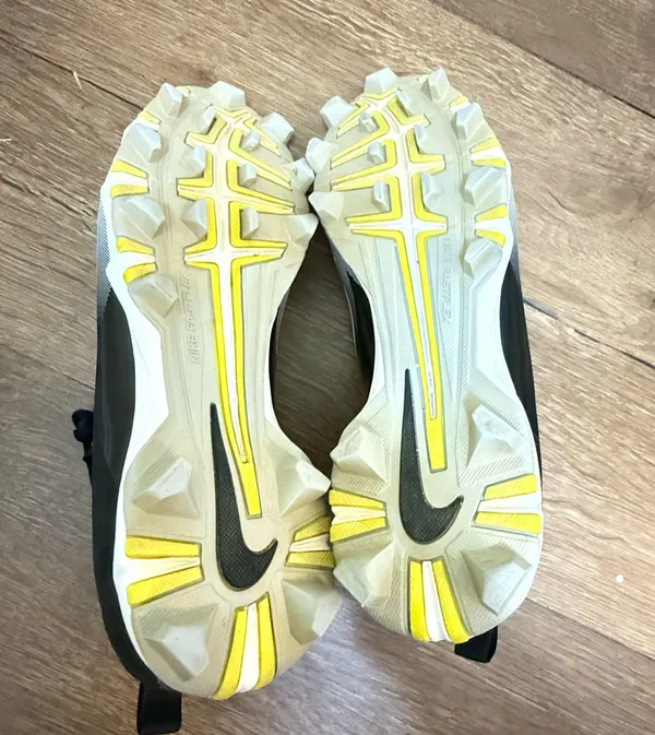 Nike Women's Size 9.5 Fastflex Baseball / Soccer Cleat - Image 6