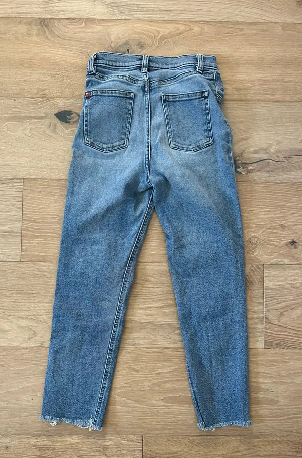 Urban Outfitters girlfriend jeans 26” blue - Image 2