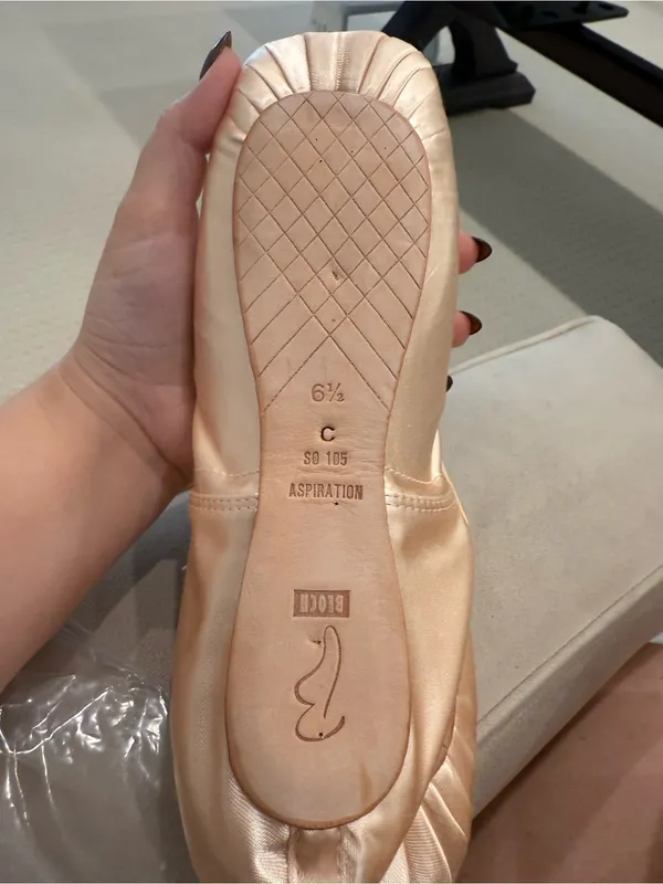 Bloch Satin Pointe Shoe in Light Pink - Image 2