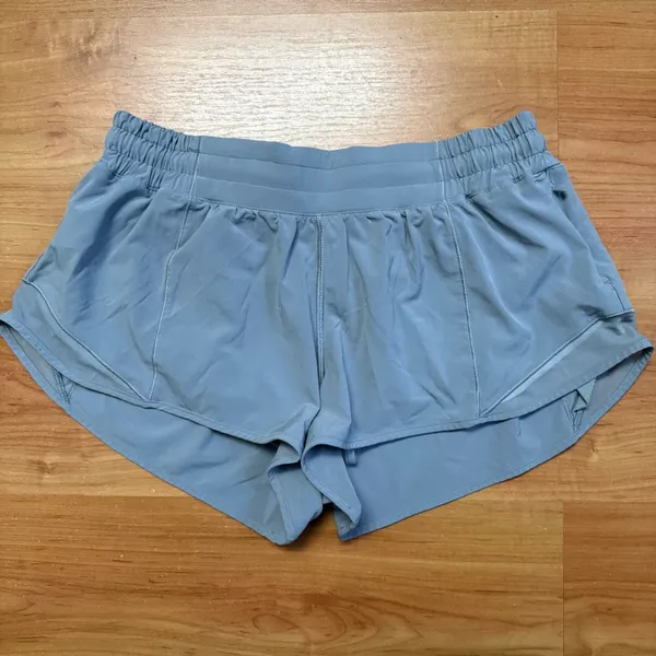 Lululemon Hotty Hot Low-Rise Lined Shorts 2.5” in Rhino Grey Size 10 - Image 5