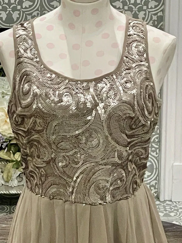 Doe & Rae Boutique Gold Sequin Beaded Sleeveless Cocktail Dress - Small - NWT - Image 3
