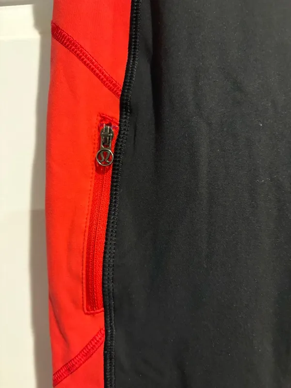 Lululemon Run: Ice Queen yoga pants flare leg black red sz 4 - Image 4