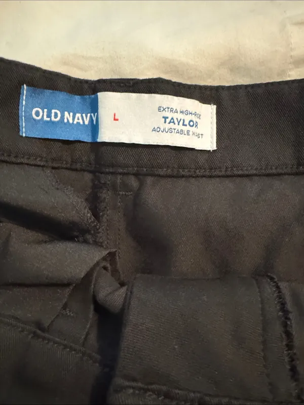 Old Navy Black Tailored High-Rise Women’s Shorts - Image 3