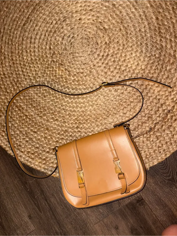 Vera Pelle Golden Yellow Leather Crossbody Purse “Alice” - Image 3
