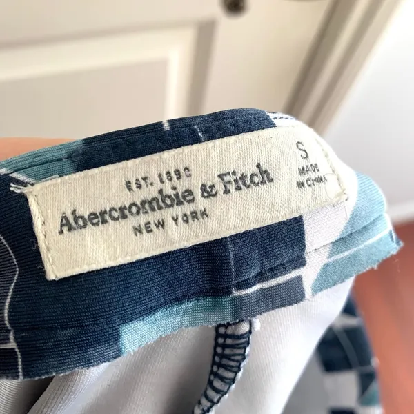 3/$15 Abercrombie & Fitch Abstract Geometric Print Skort in Blue - Image 8