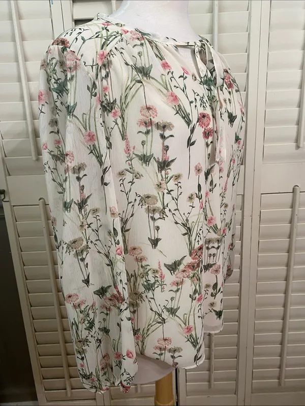 Rose & Olive Floral V-Neck Blouse - Cream and Pink - Image 4